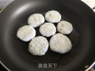 芝麻蜜豆糯米饼的做法步骤：7