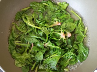 菠菜鸡蛋饼的做法步骤：2