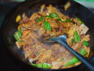 春笋炒肉的做法步骤：6