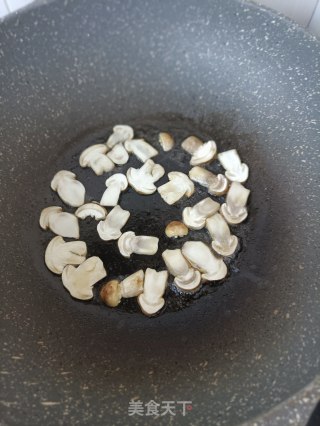 煎姬松茸的做法步骤：5