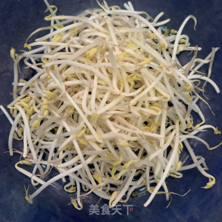 豆芽肉丸汤的做法步骤：1
