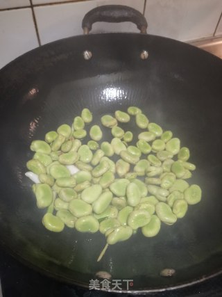 香葱煸蚕豆的做法步骤：4