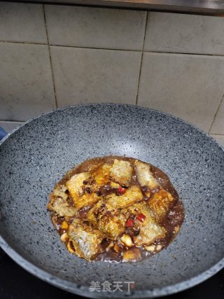 老干妈焖带鱼的做法步骤：11