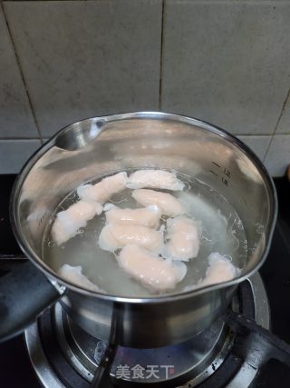 鱼皮角番茄紫菜汤的做法步骤：2