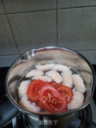 鱼皮角番茄紫菜汤的做法步骤：3