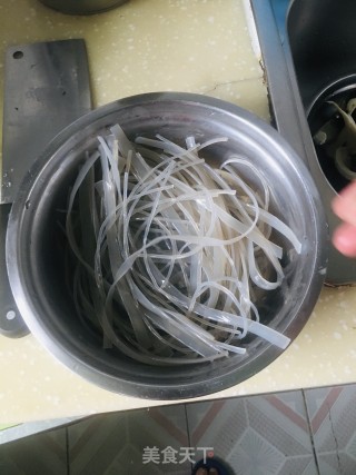 红烧肉烩菜的做法步骤：2