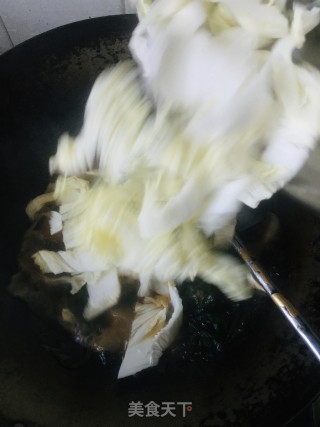 红烧肉烩菜的做法步骤：6