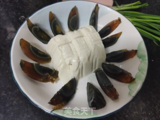 凉拌皮蛋豆腐的做法步骤：1