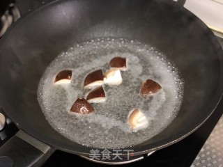 香菇蒸肉丸的做法步骤：1