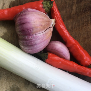 松茸炒西芹的做法步骤：1