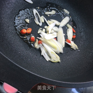 松茸炒西芹的做法步骤：5
