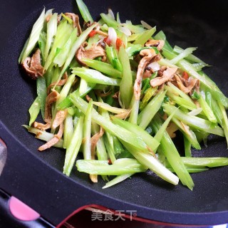 松茸炒西芹的做法步骤：9
