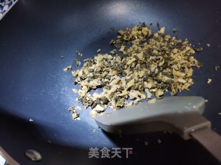 酸菜肉末炒小笋的做法步骤：3