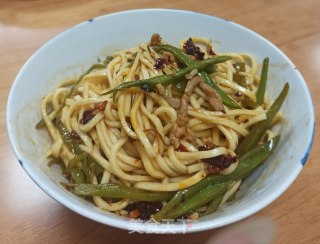 牛肉酱豆角肉丝拌面的做法步骤：6