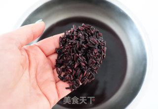 日本的C位面包 | 紫米大鼓面包的做法步骤：1