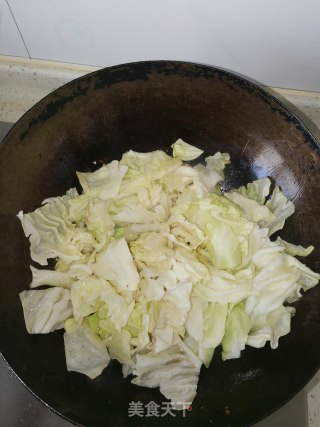 爆炒尖椒圆白菜的做法步骤：2