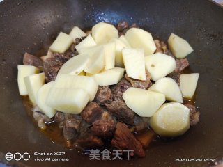 土豆烧牛腩的做法步骤：7