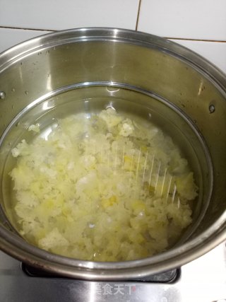 木瓜银耳牛奶的做法步骤：2