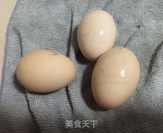 艾叶炒蛋的做法步骤：1