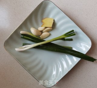 糖醋鸡肉丸子的做法步骤：2