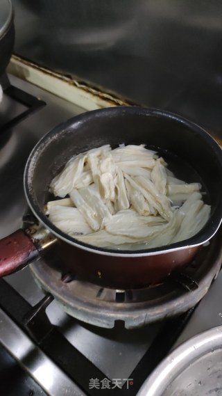 黑木耳拌腐竹的做法步骤：3