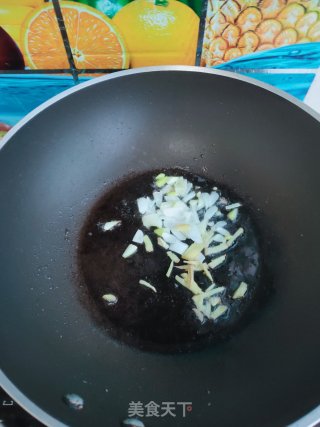 辣椒炒肥肠的做法步骤：4