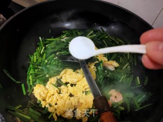 鸡蛋虾仁炒韭菜的做法步骤：9