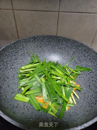 胡萝卜炒韭菜的做法步骤：5