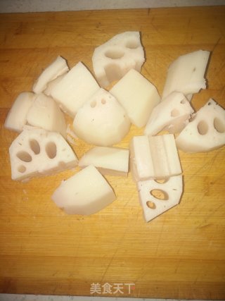 莲藕排骨汤的做法步骤：3