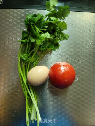 香菜番茄蛋汤的做法步骤：1