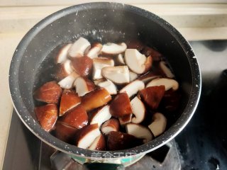 洋葱香菇炒肉末的做法步骤：4