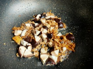 洋葱香菇炒肉末的做法步骤：12