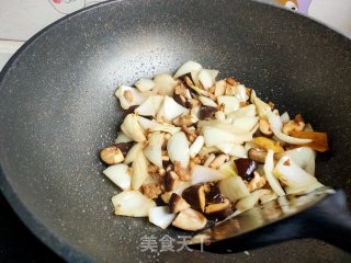 洋葱香菇炒肉末的做法步骤：13