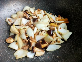 洋葱香菇炒肉末的做法步骤：14