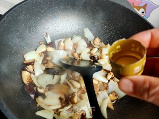 洋葱香菇炒肉末的做法步骤：16