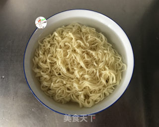 网红海鲜沙拉炒面的做法步骤：10