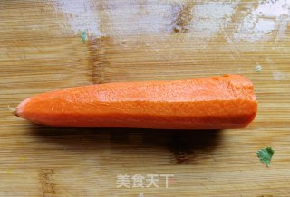 胡萝卜蒜苗炒鸡蛋的做法步骤：1
