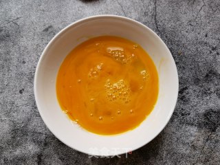胡萝卜蒜苗炒鸡蛋的做法步骤：4