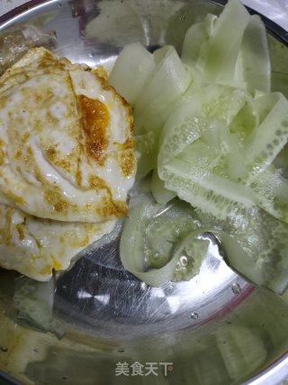 早餐手抓饼的做法步骤：1