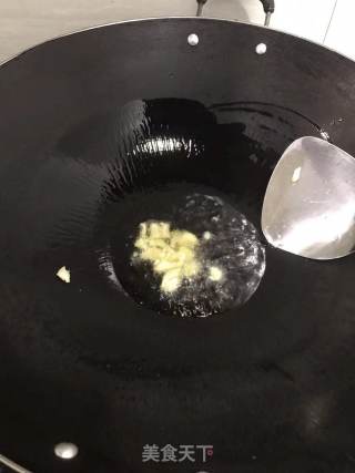 青椒炒胡萝卜丝的做法步骤：1