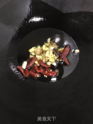 红烧鸡的做法步骤：1