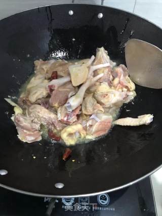 红烧鸡的做法步骤：2