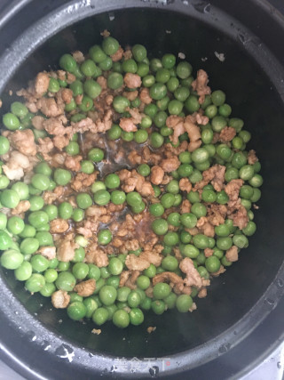 青豆肉末橄榄的做法步骤：2