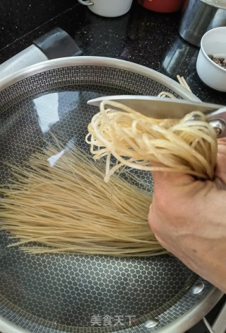 春韭炒红薯粉条的做法步骤：1