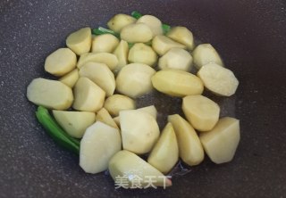 咖喱焖土豆的做法步骤：2