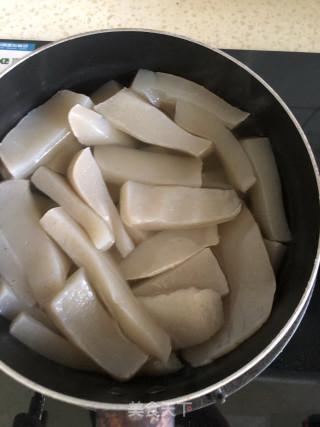 魔芋烧鸭子的做法步骤：1