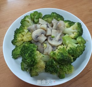 西兰花烩蘑菇的做法步骤：6