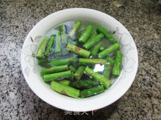 鸡蛋干拌芦笋的做法步骤：4
