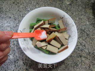 鸡蛋干拌芦笋的做法步骤：7