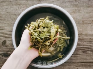 凉拌香椿的做法步骤：3